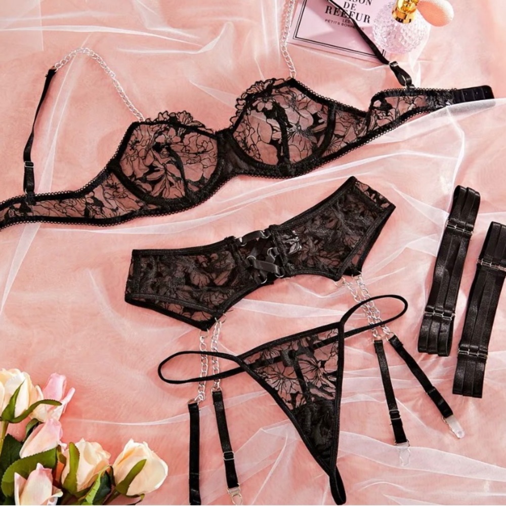 Black Lace Lingerie Set w/Chain Straps - Picture 5 of 11